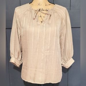 ♦️Ann Taylor Loft Bubble Sleeves ,V-neck Top♦️